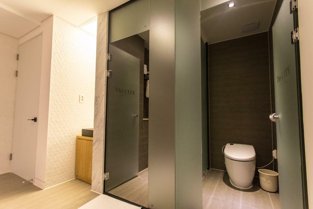 The City Hotel Чонджу Екстериор снимка